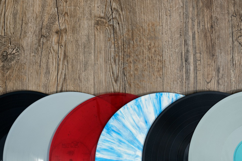 Blog: Is zwart vinyl beter dan gekleurd vinyl?