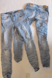 Jeans  Lexxury met lichte scheurtjes L7074