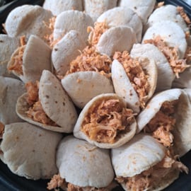 Mini pita broodjes met pulled chicken