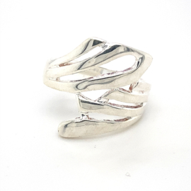 Zilveren ring vrije vorm mt 18,75 x 30 mm