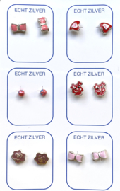 Zilveren oorstekers roze/rood