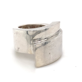 Zilveren ring vrije vorm mt 16,5 x 22 mm