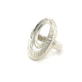 Zilveren ring vrije vorm mt 17 - 17,25 x 30 mm