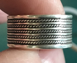 Zilveren ring geoxideerd mt 17,5 x 10 mm