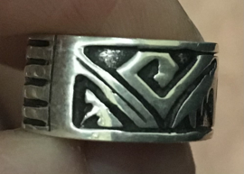 Zilveren ring geoxideerd mt 17,75 x 10 mm