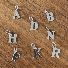 Zilver hanger letter J gerhodineerd