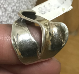 Zilveren ring vrije vorm mt 16,25 - 16,75 x 23 mm