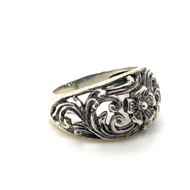 Zilveren ring vrije vorm bloemen 17 - 18,75 x 13 mm