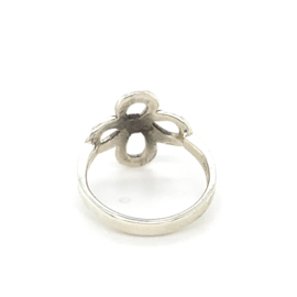 Zilveren ring vrije vorm knoop bloem 16 - 19,25 x 17 mm