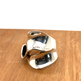 Zilveren ring vrije vorm mt 16,25 - 16,75 x 23 mm