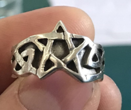Zilveren ring pentagram mt 17,75 x 13 mm
