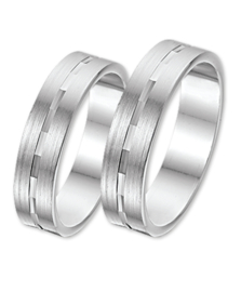 Zilveren ring mat glimmende streep mt 16 en 21 - relatiering