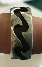 Zilveren ring geoxideerd mt 16,75 - 18,75 x 8 mm