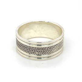 Zilveren ring geoxideerd mt 17 en 18,5 x 8,5 mm