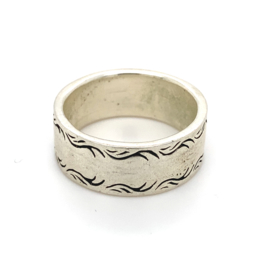Zilveren ring geoxideerd mt 19 x 8 mm
