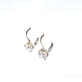 Zilveren oorhangers met zirkonia steen 6 mm