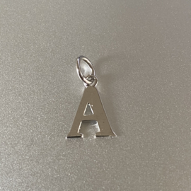 Zilver hanger letter A. gerhodineerd