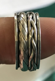 Zilveren ring geoxideerd draaibaar bewerkt mt 18,5 x 9 mm