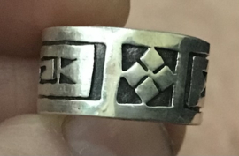 Zilveren ring geoxideerd mt 17,75 en 18,5 x 10 mm