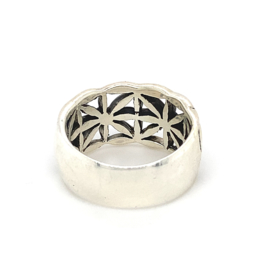 Zilveren ring vrije vorm geoxideerd 18,5 x 12 mm