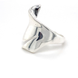 Zilveren ring vrije vorm mt 18,25 - 18,75 x 24 mm