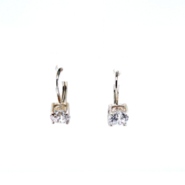 Zilveren oorhangers met zirkonia steen 6 mm