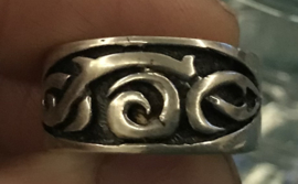 Zilveren ring tribal geoxideerd mt 17,75 x 10,5 mm