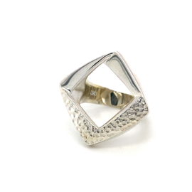Zilveren ring vrije vorm mt 16,5 - 19 x 24 mm