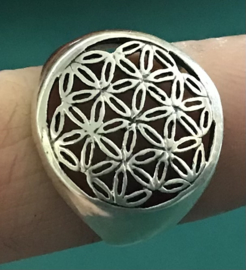 Zilveren ring flower of life geoxideerd mt 17 - 18,5 x 18 mm