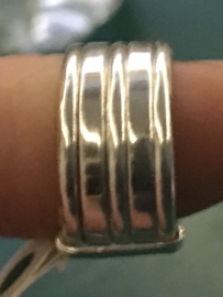 Zilveren ring breed  mt 16,25 x 10 mm