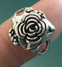 Zilveren ring vrije vorm bloem  16,75 - 17,25 x 16 mm