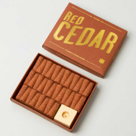 Wierook kegels met houder – Red Cedar | Izola NYC