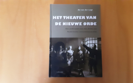 Het theater van de nieuwe orde, inclusief CD - A. van der Logt