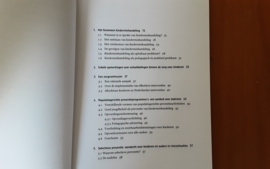 Het bestrijden van kindermishandeling - J. Hermanns