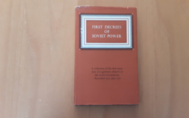 First decrees of Soviet power - Y. Akhapkin
