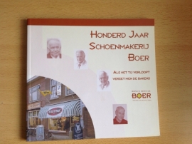 Honderd jaar Schoenmakerij Boer 1902-2002 - J. Boer