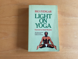 Light on yoga - B. Iyengar