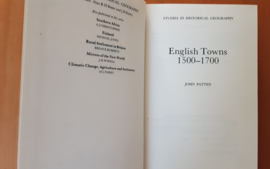 English Towns, 1500-1700 - J. Patten