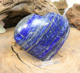 Edelsteen hart Lapis Lazuli 9,1 x 7 x 3 cm en weegt ca. 320 gram.