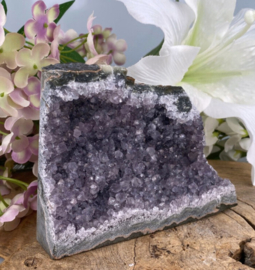 Amethist Brazilië ruw cut base weegt 1,05 kg , 13 cm groot