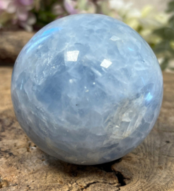 Calciet blauw edelsteen bol 569 gram en 7 cm