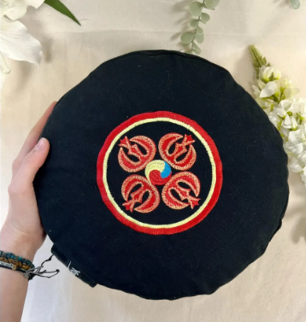 meditatie kussen Symbolic - dubbele vajra - zwart & rood