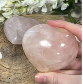 Roze kwarts edelsteen hart 300-400 gram