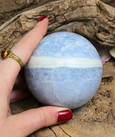 Calciet blauw Madagaskar,  7,5 cm groot  weegt 580 gram.