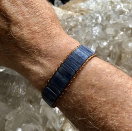 Leren armband gipsy-style van de half-edelsteen Blauwe kwarts, is op 20, 22 en 25 cm te dragen