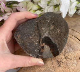 Septarie wild hart uit Madagaskar, weegt 755 gram  10 cm groot