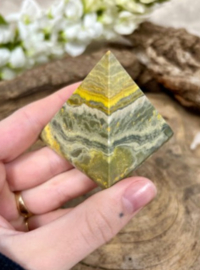 Jaspis Bumblebee edelsteen piramide 5 - 5,5 cm