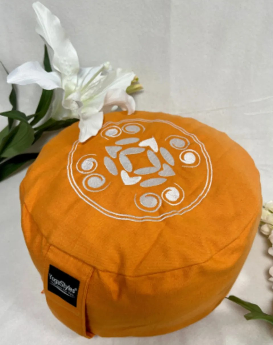 meditatie kussen - rond design oranje - met bolletjes