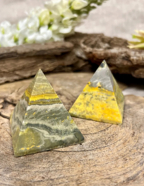 Jaspis Bumblebee edelsteen piramide 5 - 5,5 cm
