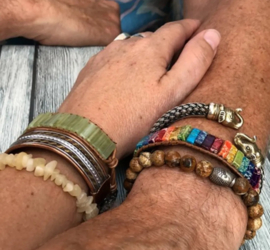 Leren armband gipsy-style van de half-edelsteen Unakiet, is op 20, 22 en 25 cm te dragen